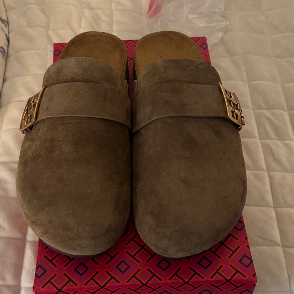 Tory Burch women’s River Rock Suede Mellow Mule Slip-On with Gold Buckles New